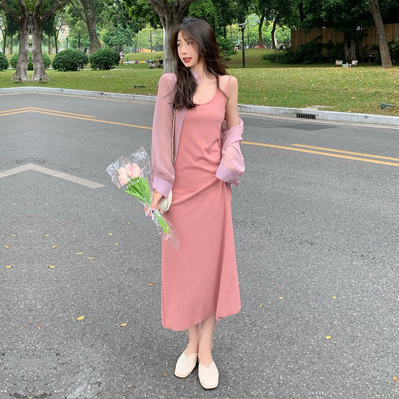 高级设计感双肩吊带连衣裙女夏2023新款宽松显瘦内搭过膝背心长裙