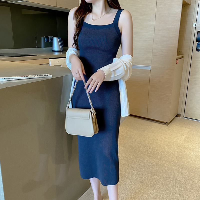 遮副乳宽肩吊带连衣裙女夏2023新款过膝背心长裙修身显瘦时尚百搭
